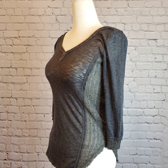 𝅺AEROPOSTALE 3 1/4 sleeve vee neck top sz. XS - Picture 1 of 5